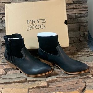 Frye & Co Rubie Zip Booties Black 6.5